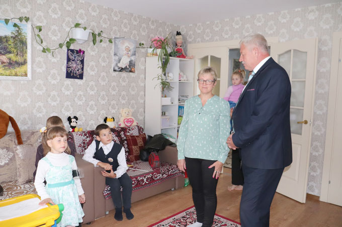 Представители общественных организаций посетили детский дом семейного типа в аг. Рязанцы