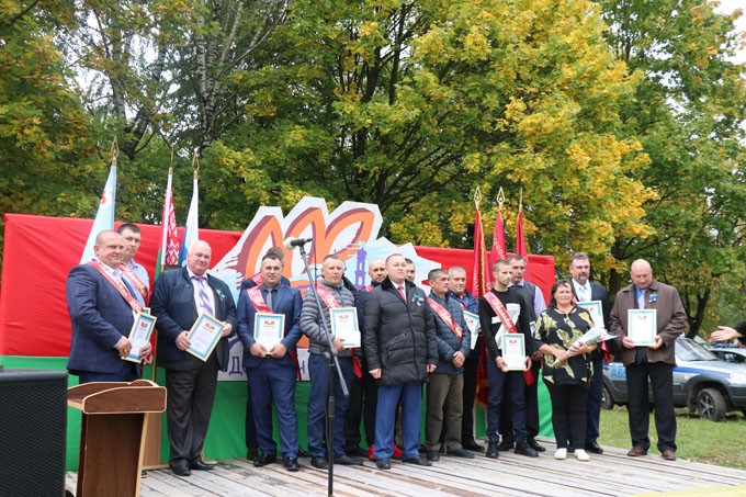 Дожинки-2022. В агрогородке Селец Мстиславского района поздравили лидеров жатвы