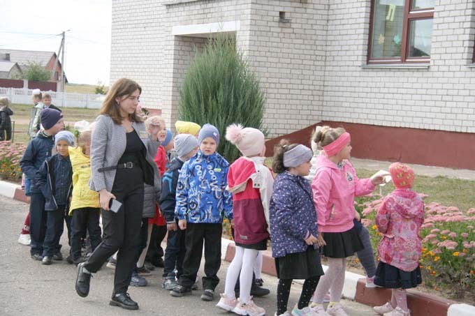 В городской школе спасатели эвакуировали учеников и педагогов