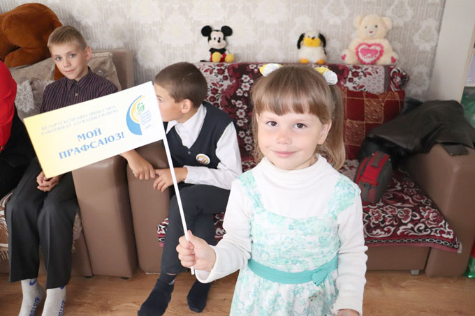 Представители общественных организаций посетили детский дом семейного типа в аг. Рязанцы
