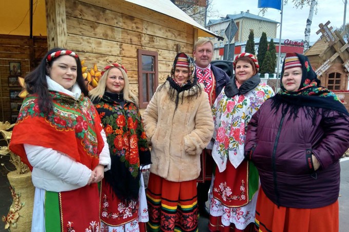 Мстиславчане отправились на "Дожинки" в Славгород. Как прошёл праздник