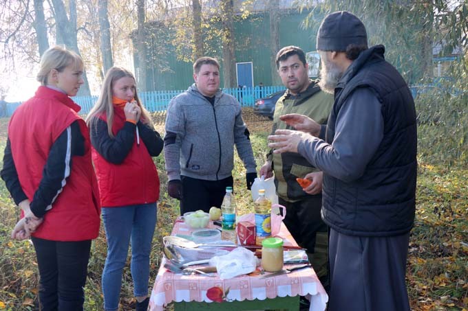 Волонтёры Могилёвской области благоустроили храм в деревне Славное. Фото и видео