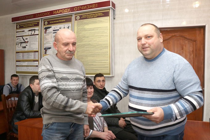 В Мстиславле вручили награды ветеранам службы охраны