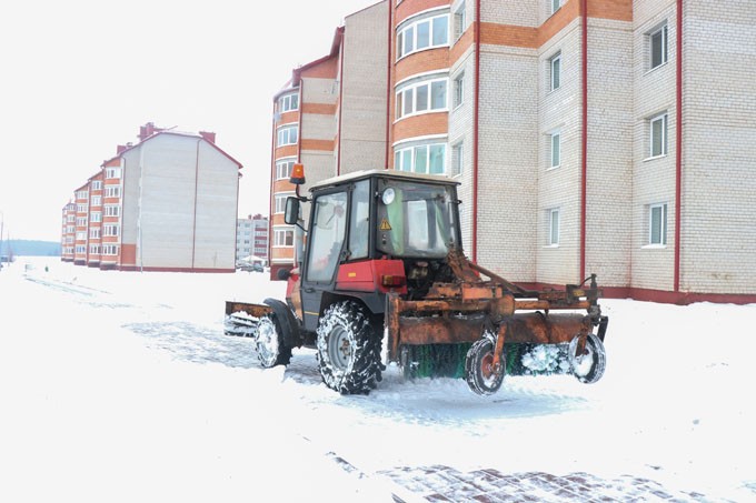 Как дорожные и коммунальные службы справляются с расчисткой снега в районе