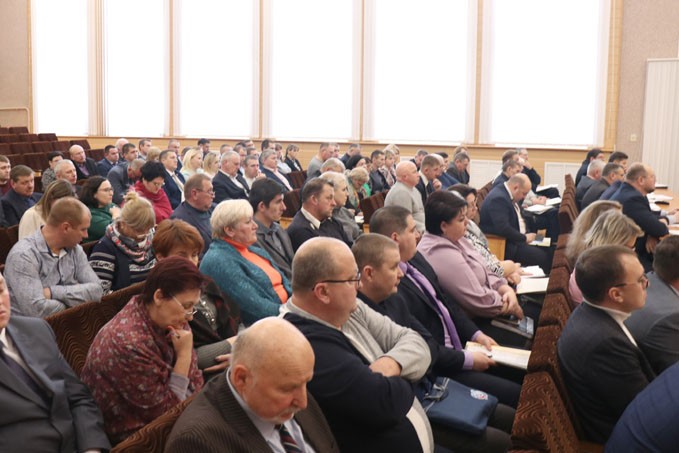 Анатолий Уласевич в Мстиславле провёл совещание с аграриями области. Узнали, какие темы были главными