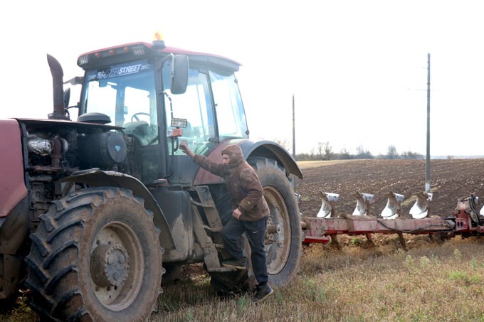 Аграрии Мстиславского района активно ведут работы по поднятию зяби