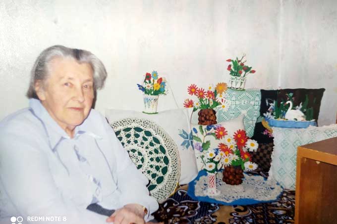Профсоюз Мстиславля поздравил ветерана труда Елену Курчевскую со 100-летним юбилеем