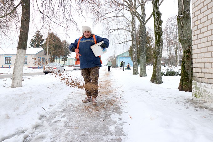 Готовы ли оказались коммунальщики и дорожные службы к снегопаду