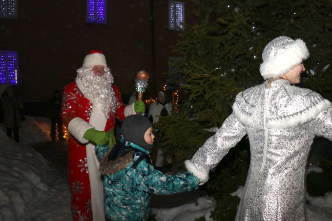 В Мстиславле открылась парадная Деда Мороза