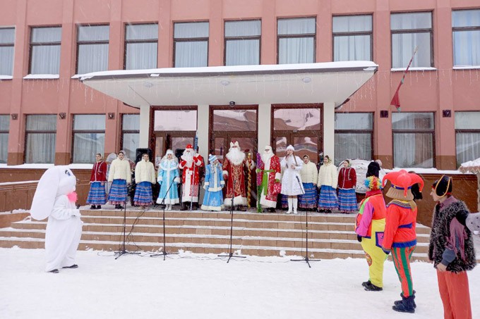 Работники культуры района побывали на новогодней ярмарке в Могилёве. Как развлекали жителей областной столицы
