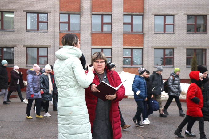 В городской школе во время занятий эвакуировали учеников