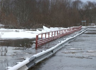 Белорусам советуют готовьте «тревожный чемоданчик». Но не всем.