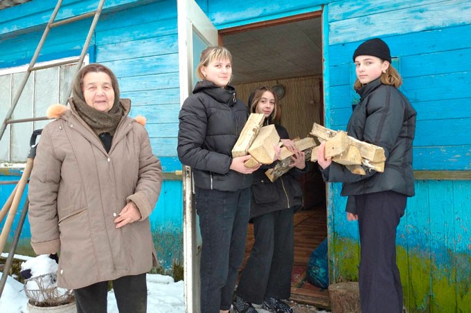В Мстиславском районе волонтёры продолжают помогать пожилым людям. Узнали как