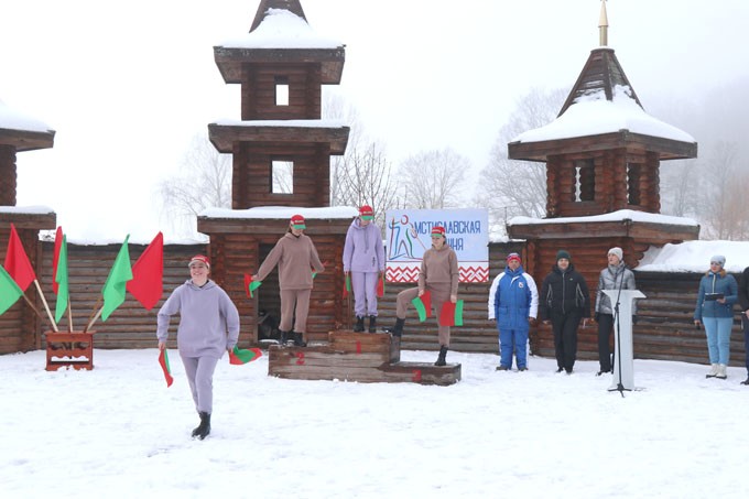 Лыжные старты, стрельба и поднятие гири. В районе прошёл спортивный праздник «Мстиславская лыжня-2023»