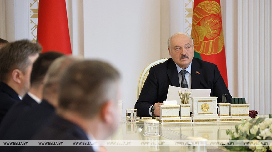 "Все сосредоточено в ваших руках, берите и действуйте". На что ориентировал Лукашенко новых управленцев на местах