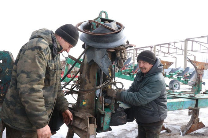 Мстиславские аграрии завершают подготовку техники к полевым работам