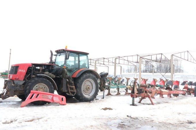 Мстиславские аграрии завершают подготовку техники к полевым работам