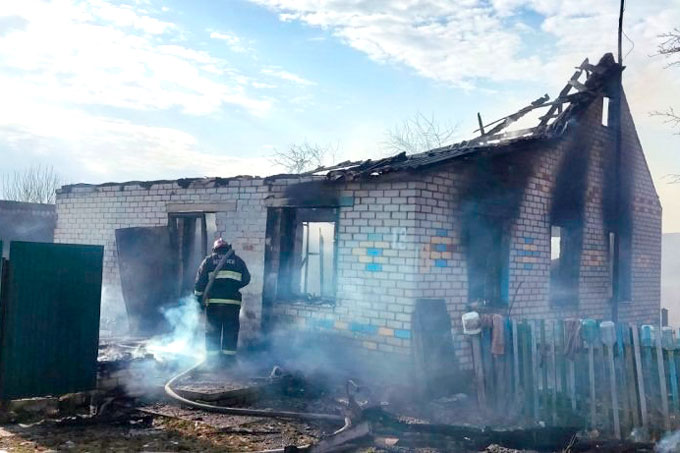 В Мстиславском районе многодетная семья осталась без дома. Произошёл пожар