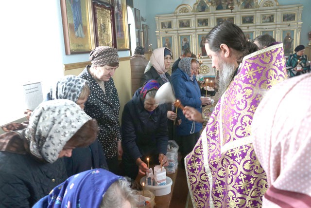 Православные верующие Мстиславля встречают Великий четверг. Фото