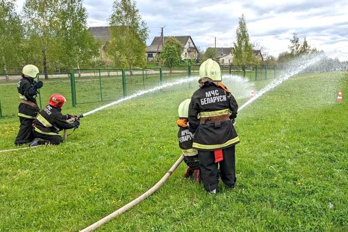 Слёт юных спасателей-пожарных. В Мстиславле выбрали лучшую команду
