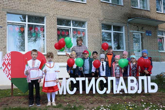 Дошкольники Мстиславля продолжают знакомство с символикой Беларуси