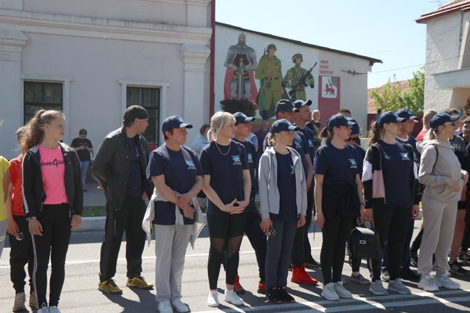 Около двухсот человек приняло участие в легкоатлетическом пробеге ко Дню государственных символов Беларуси