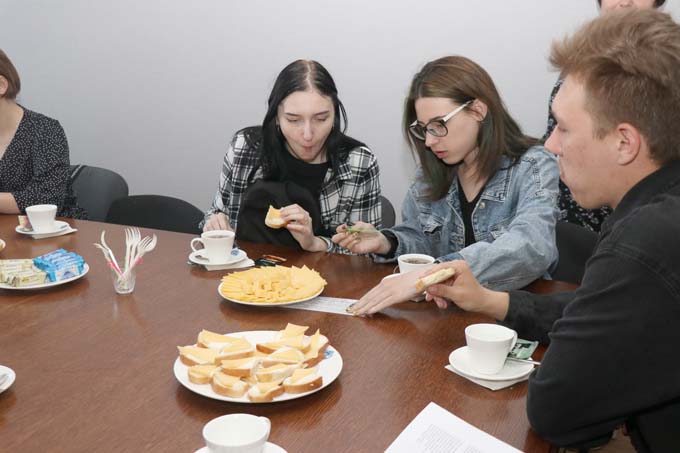 Дмитрий Пимошенко встретился с молодыми специалистами социальной сферы