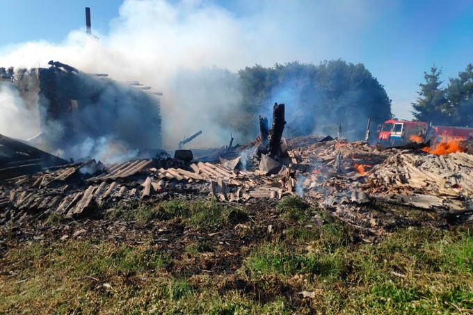 В одной из деревень Мстиславского района огнём уничтожен дом и хозпостройка. Все ли живы