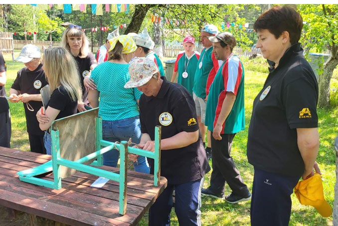 Как соревновались люди с инвалидностью из Мстиславля на турслёте в Климовичском районе