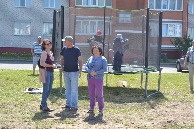 Посмотрите, какую детскую площадку открыли на улице Школьной в Мстиславле в честь Дня Независимости