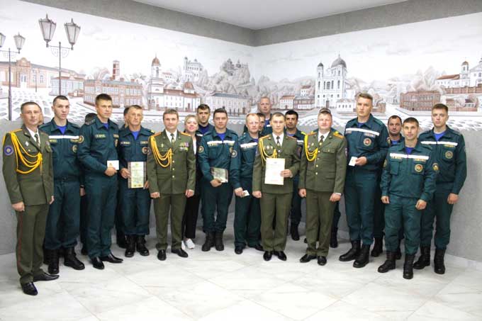 В День пожарной службы Республики Беларусь Мстиславским спасателям вручили награды
