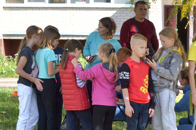 Радуга единства. Посмотрите, как развлекали детей на дворовом празднике в микрорайоне Юго-Западный