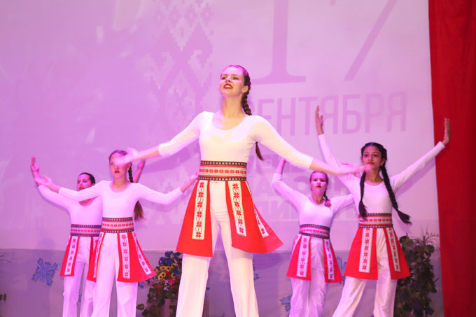 Большой концерт ко Дню народного единства прошёл в Мстиславле. Фото и видео