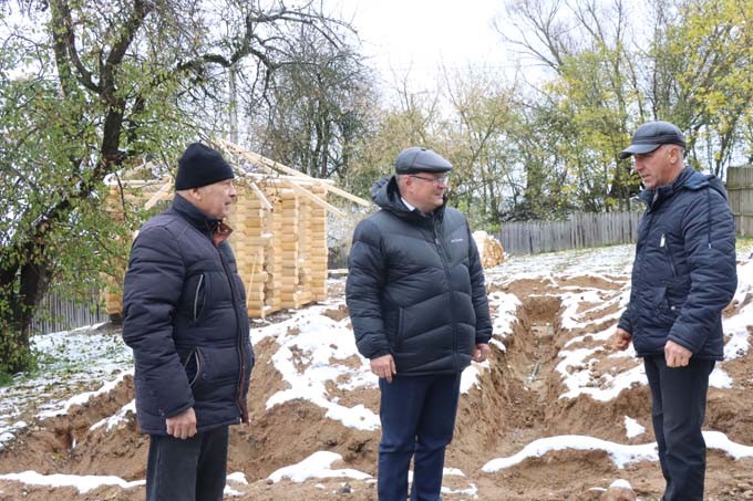 Председатель райисполкома проинспектировал ход выполнения строительных работ на Замковой горе