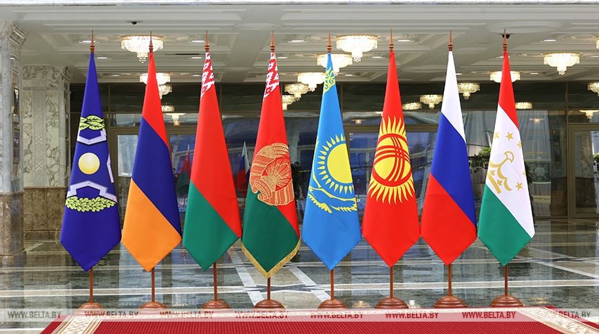 Саммит ОДКБ в Минске, переговоры без галстуков, назначение послов и старт выборам. Итоги недели Президента