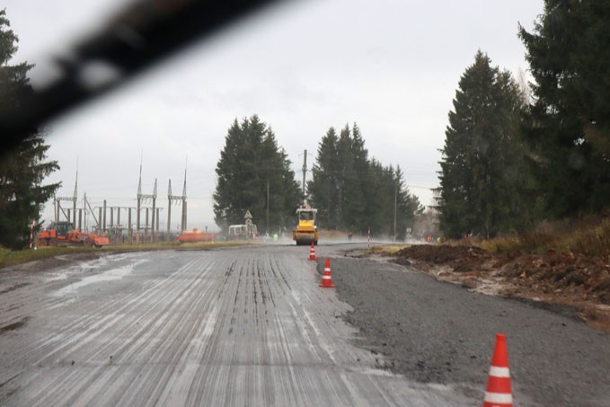 Дорожники ДЭУ №79 ведут текущий ремонт автодороги возле аг. Селец. Фото