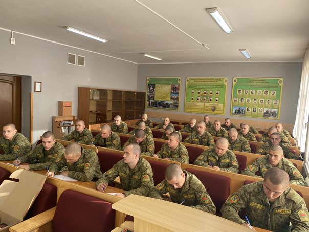Новобранцы погранслужбы рассказывают о первых армейских буднях. Фото и видео