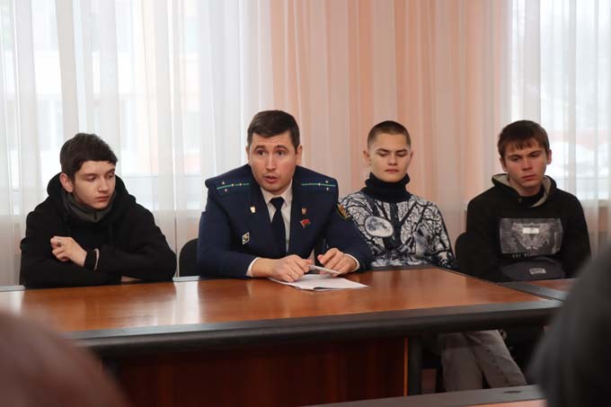 На круглом столе в Мстиславле обсудили тему подростковой наркомании