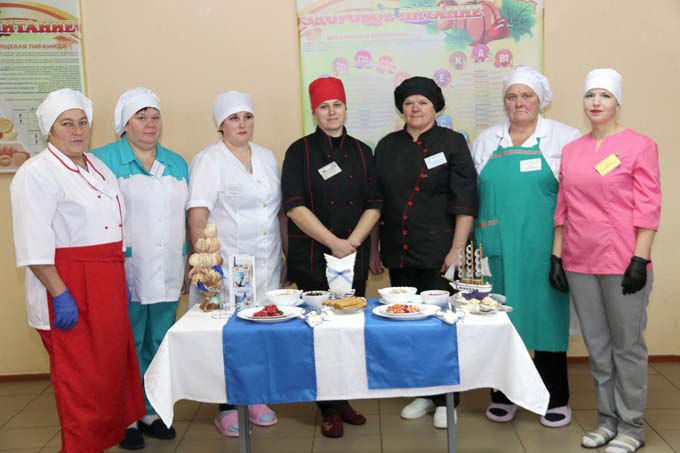 Школьные повара соревновались в мастерстве кулинарии. Узнали, как прошёл конкурс