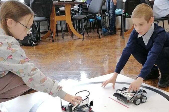 Школьники из аг. Ходосы отмечены на областном турнире робототехники