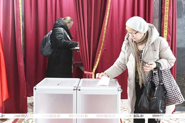 Лукашенко: нигде в мире открытых, честных, принципиальных выборов, как в Беларуси, нет