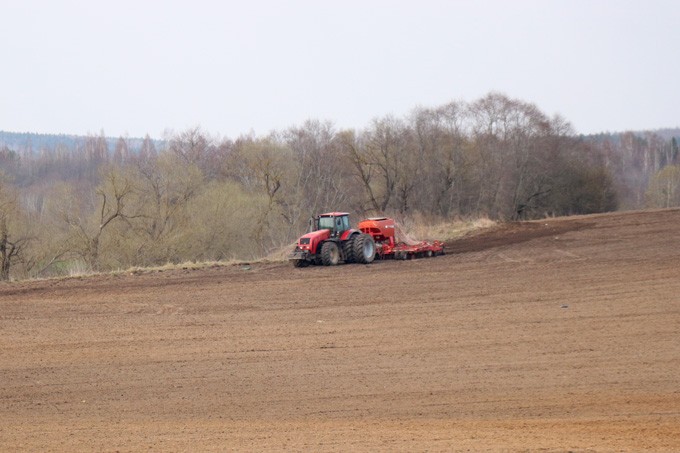 Мстиславские аграрии вчера увеличили яровой клин на 467 гектаров. Кто лидирует на севе
