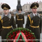 ФОТОФАКТ: Участники VII ВНС возложили венки и цветы к монументу Победы в Минске