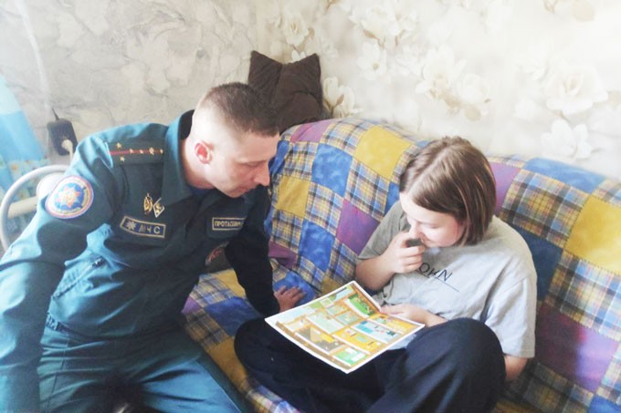 Спасатели Мстиславля посещают многодетные семьи. Узнали, чему обучают детей и взрослых