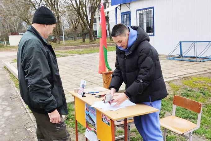 В сельских населённых пунктах района третий день продолжается сбор подписей избирателей