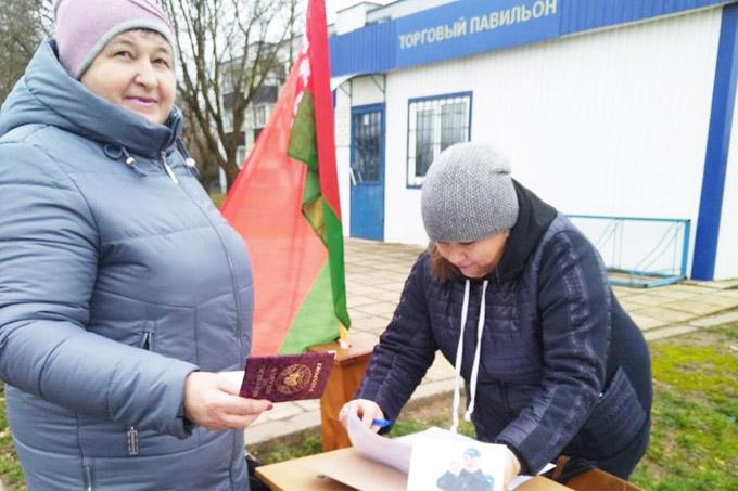 В сельских населённых пунктах района третий день продолжается сбор подписей избирателей