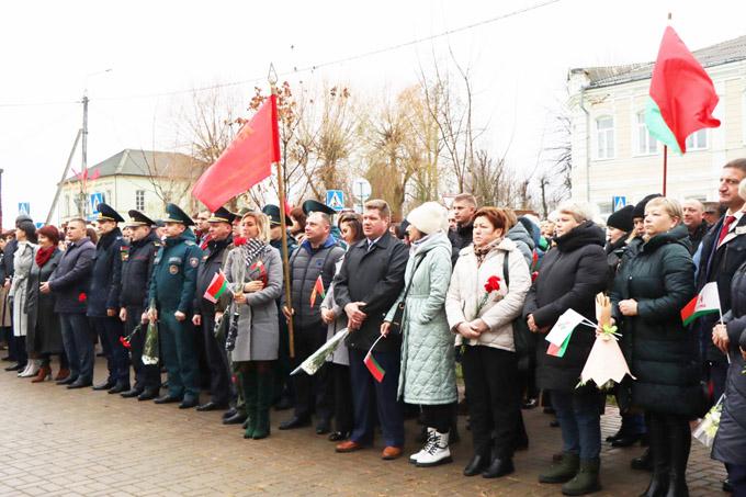 Узнали, как в Мстиславле прошёл митинг, посвящённый 107-й годовщине Октябрьской революции