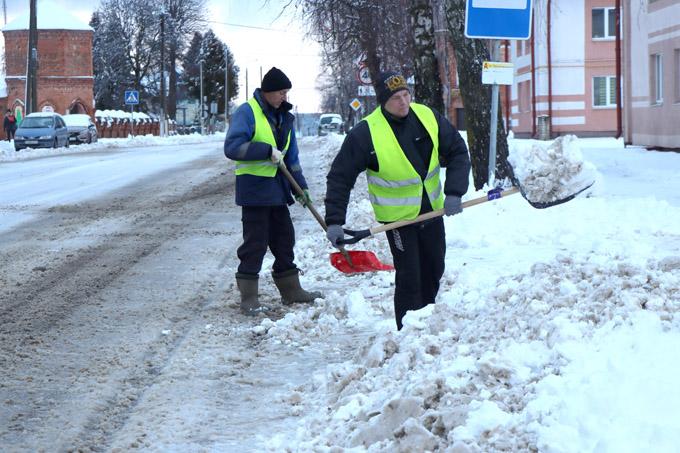 Как в районе убирают последствия сильного снегопада. Фото