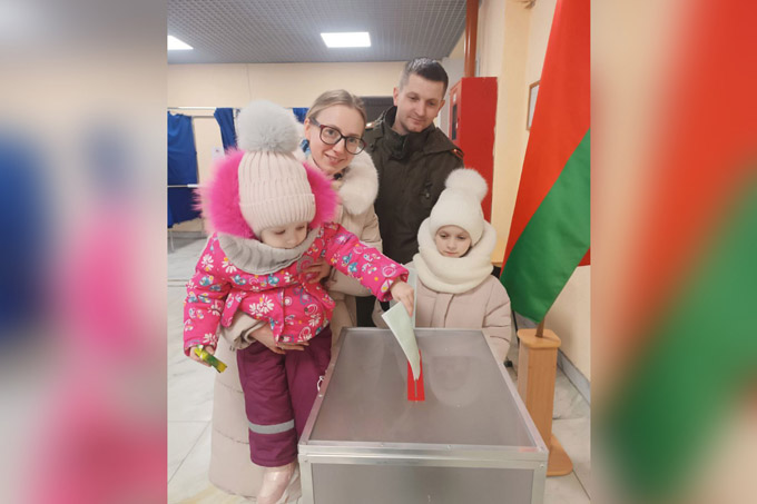 Почему мстиславчане приходят на досрочное голосование семьями