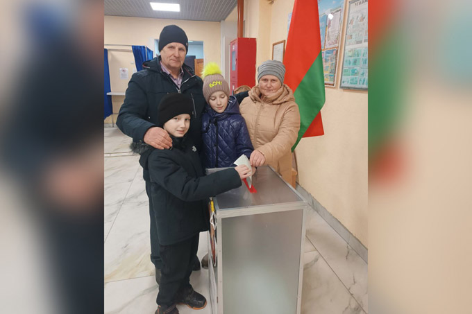 Почему мстиславчане приходят на досрочное голосование семьями